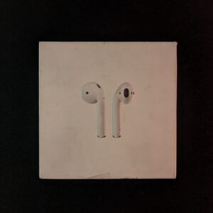 Apple AirPods (2nd Gen) Wireless Charging Case – White